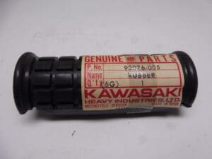 92076-005 Rubber footrest Kawasaki W1/W2 '66-'69 original new