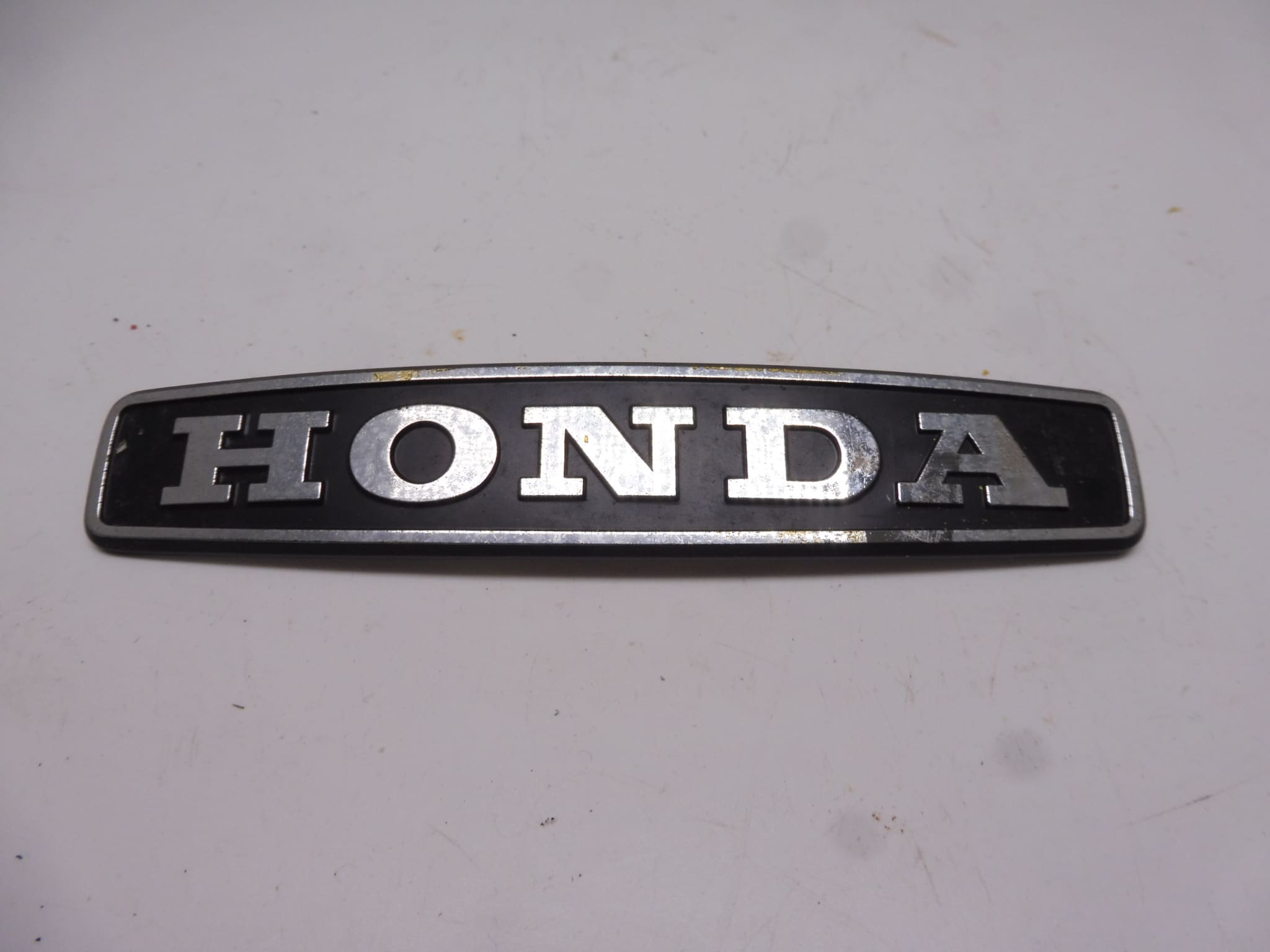 87126-405-000 Emblem front Honda CB 750 K7/K8/A original new