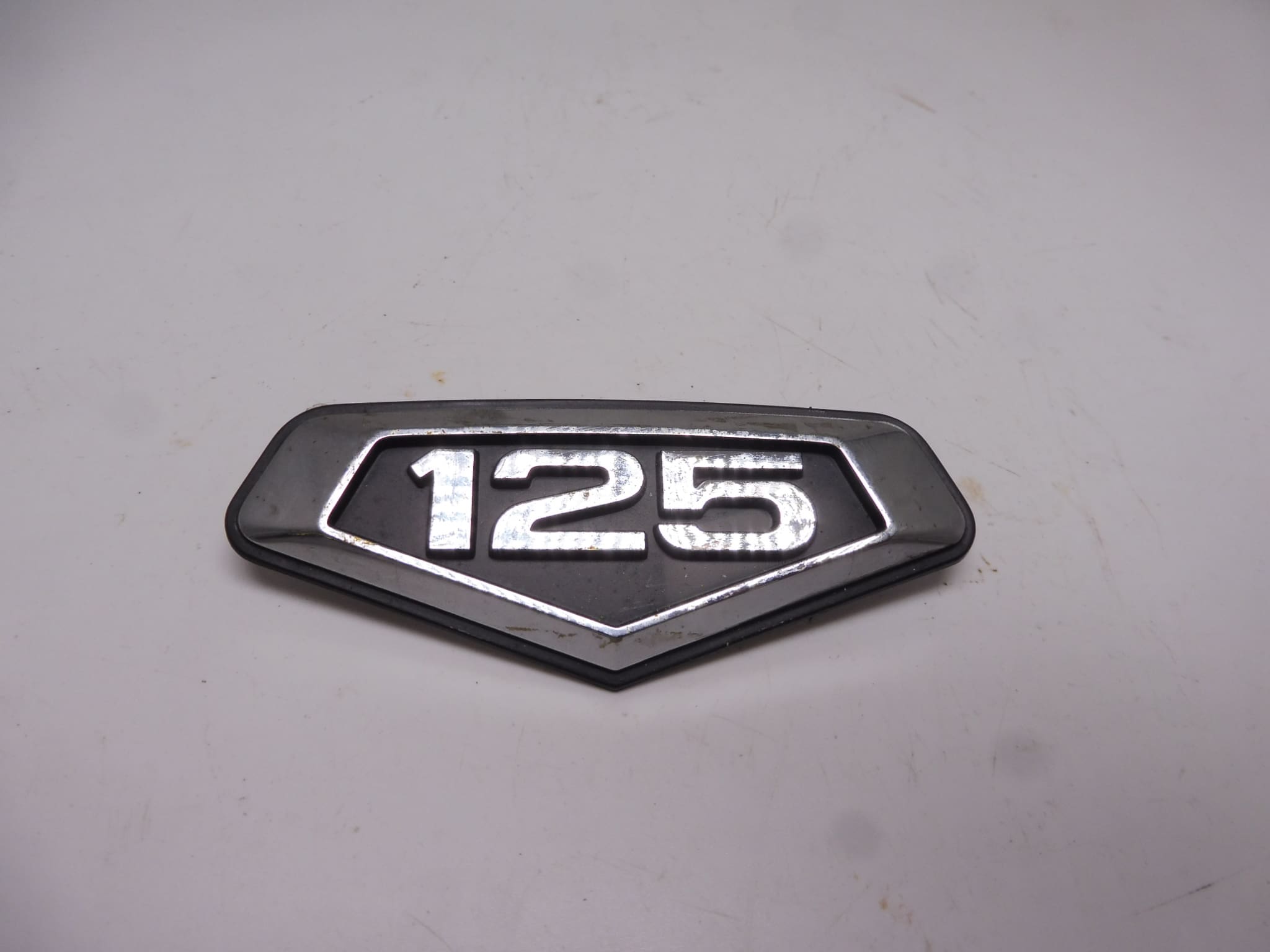87126-336-000 Emblem side cover Honda CB 125 K5 original new