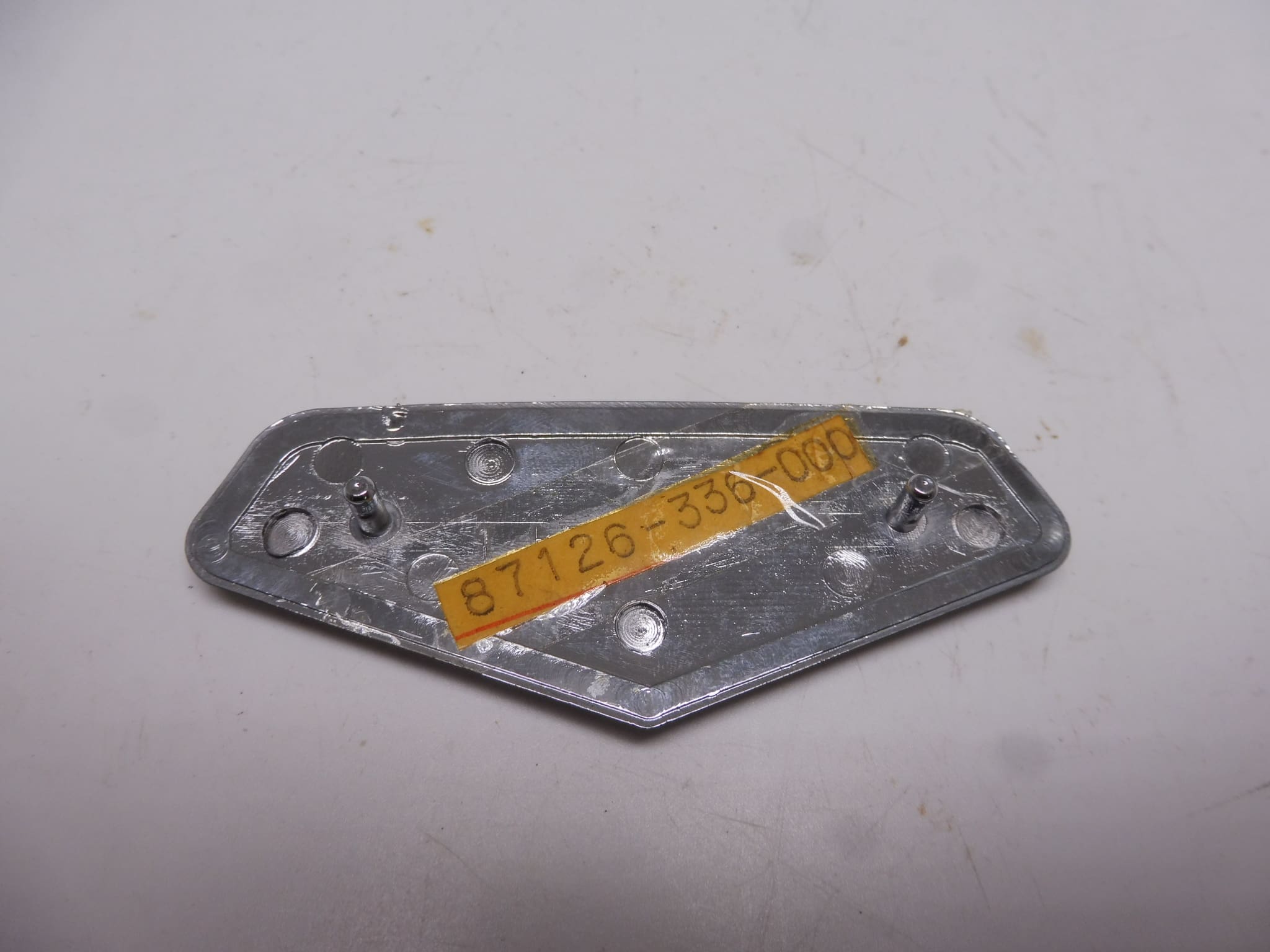 87126-336-000 Emblem side cover Honda CB 125 K5 original new - Image 2