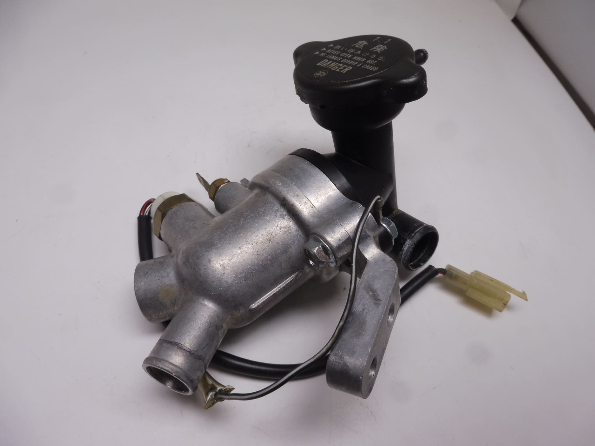 17791-32C00 Thermostat housing compl. Suzuki GSX-R 600/750W used