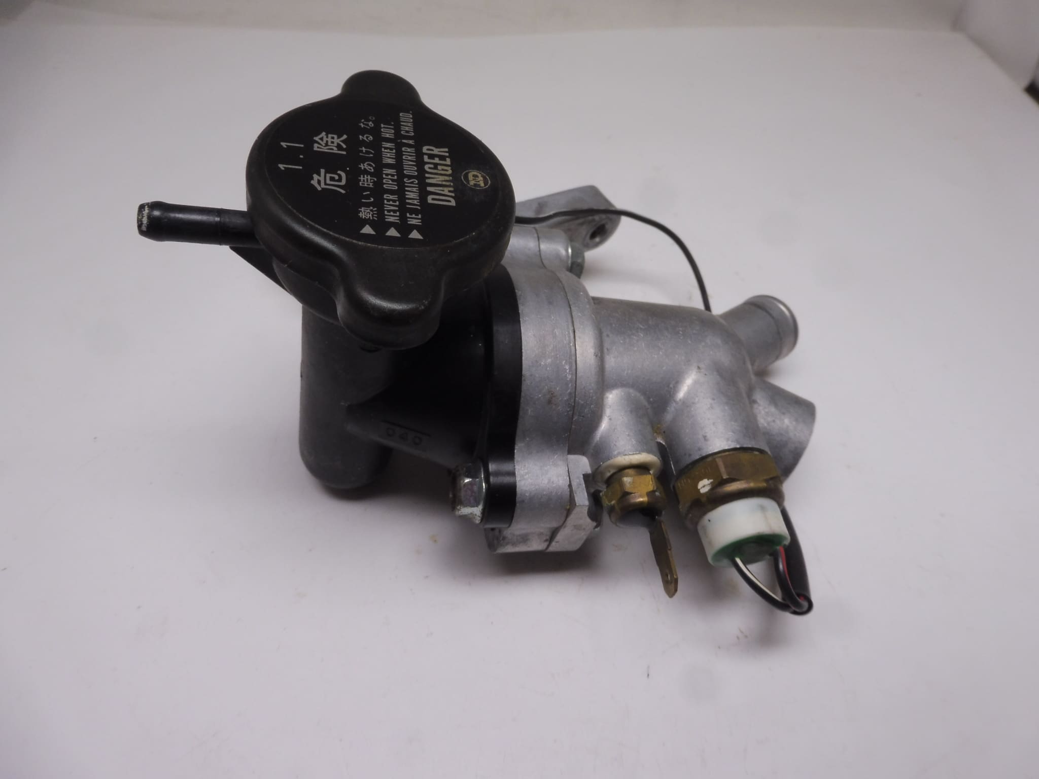 17791-32C00 Thermostat housing compl. Suzuki GSX-R 600/750W used - Image 2