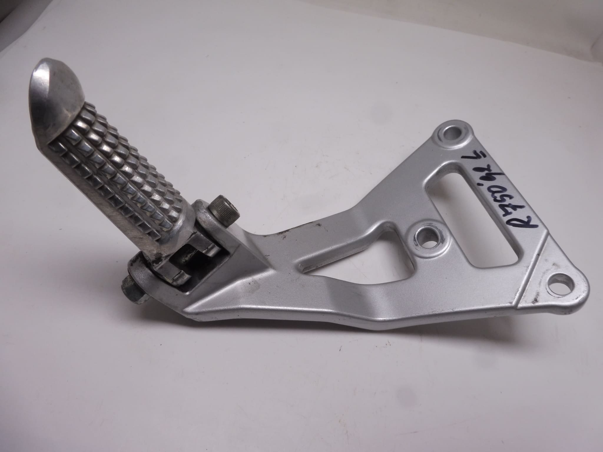 43700-17E00 Footrest assy pillion L. Suzuki GSX-R600/750W used