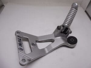 43600-17E00 Footrest assy pillion R. Suzuki GSX-R600/750W used