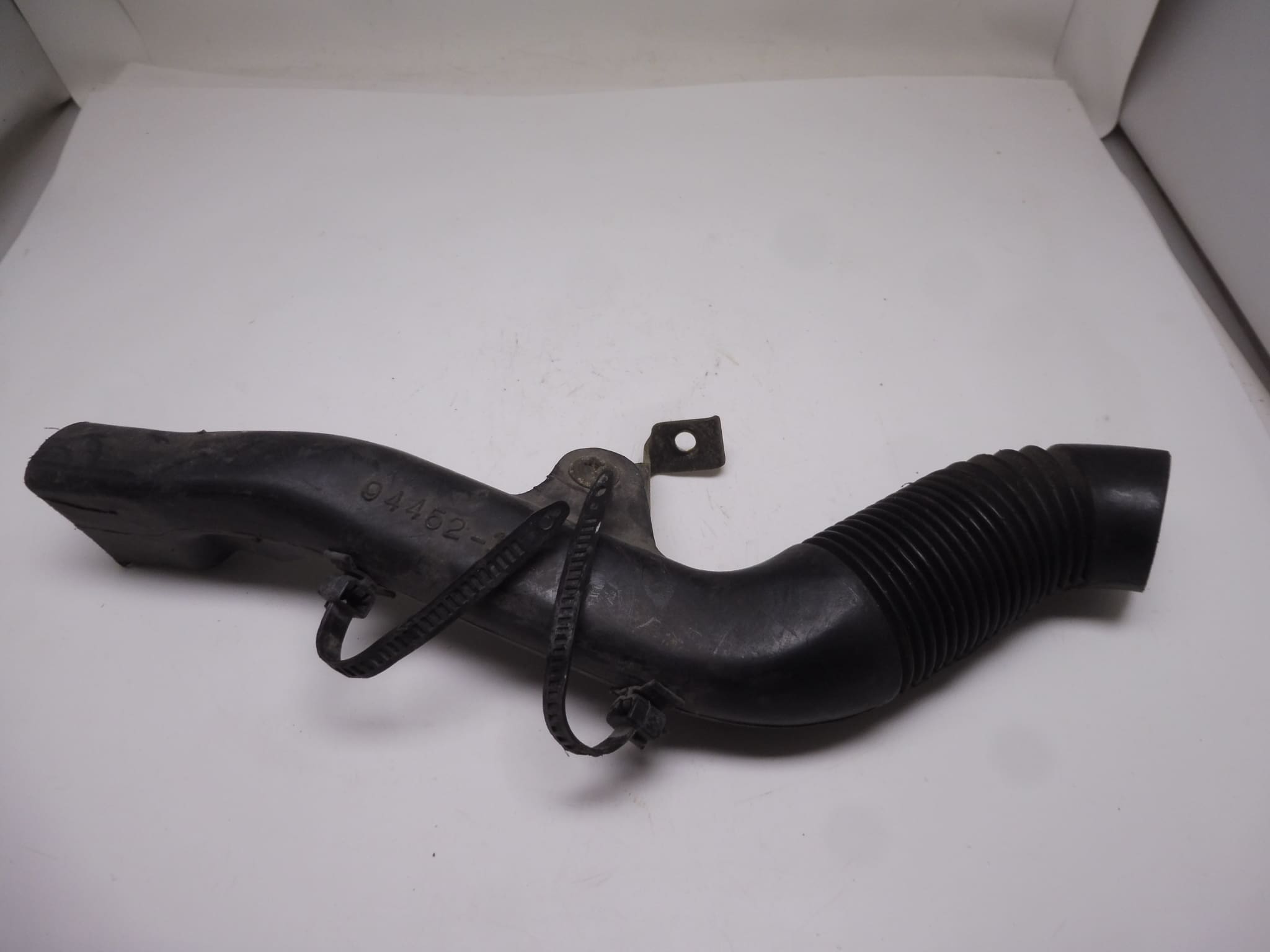 94452-17E00 Pipe air intake L. Suzuki GSX R600/750W '92-'95 used