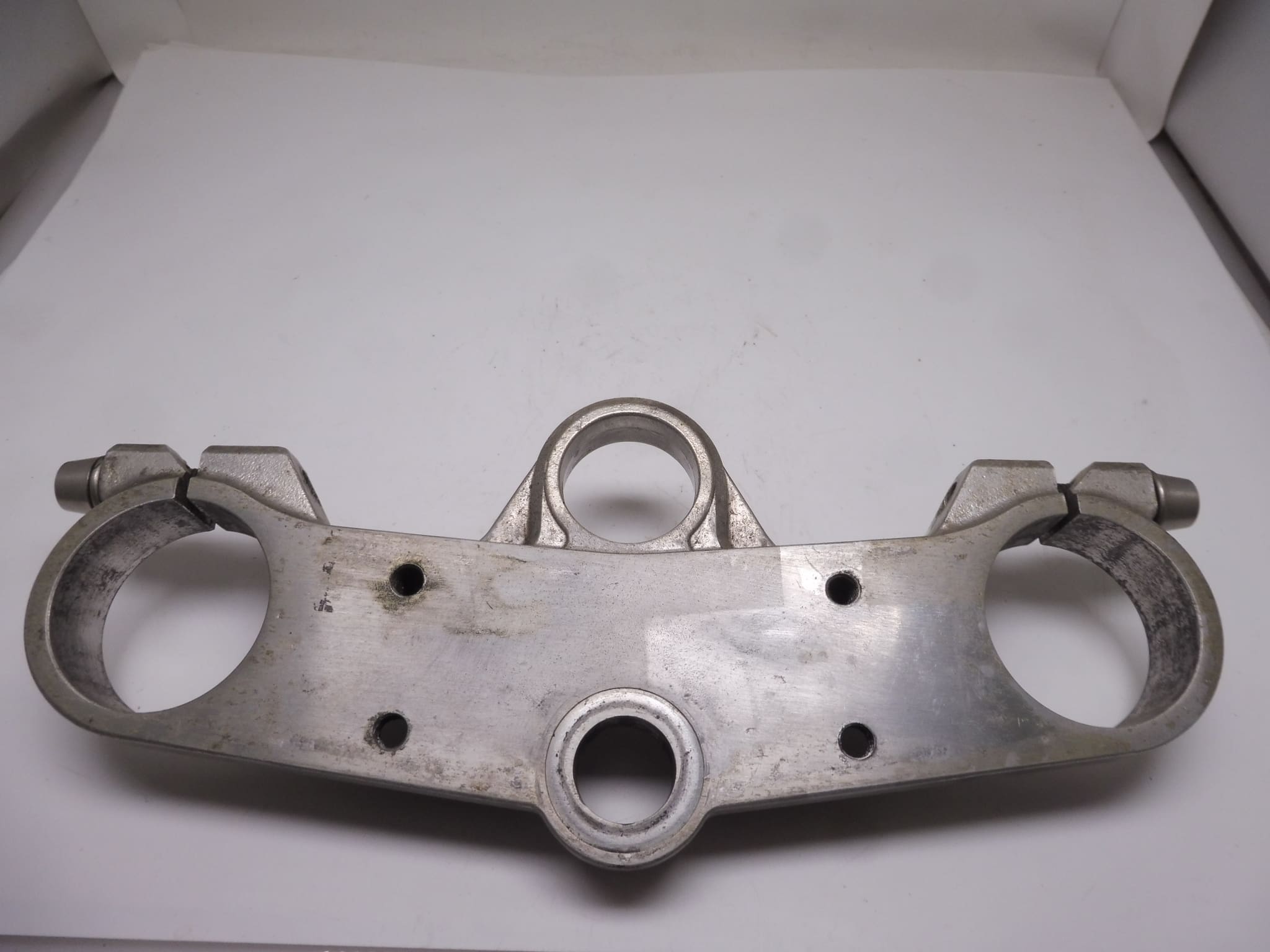 51311-17C00 Bracket upper Suzuki GSX R750 '88-'90 used with holes