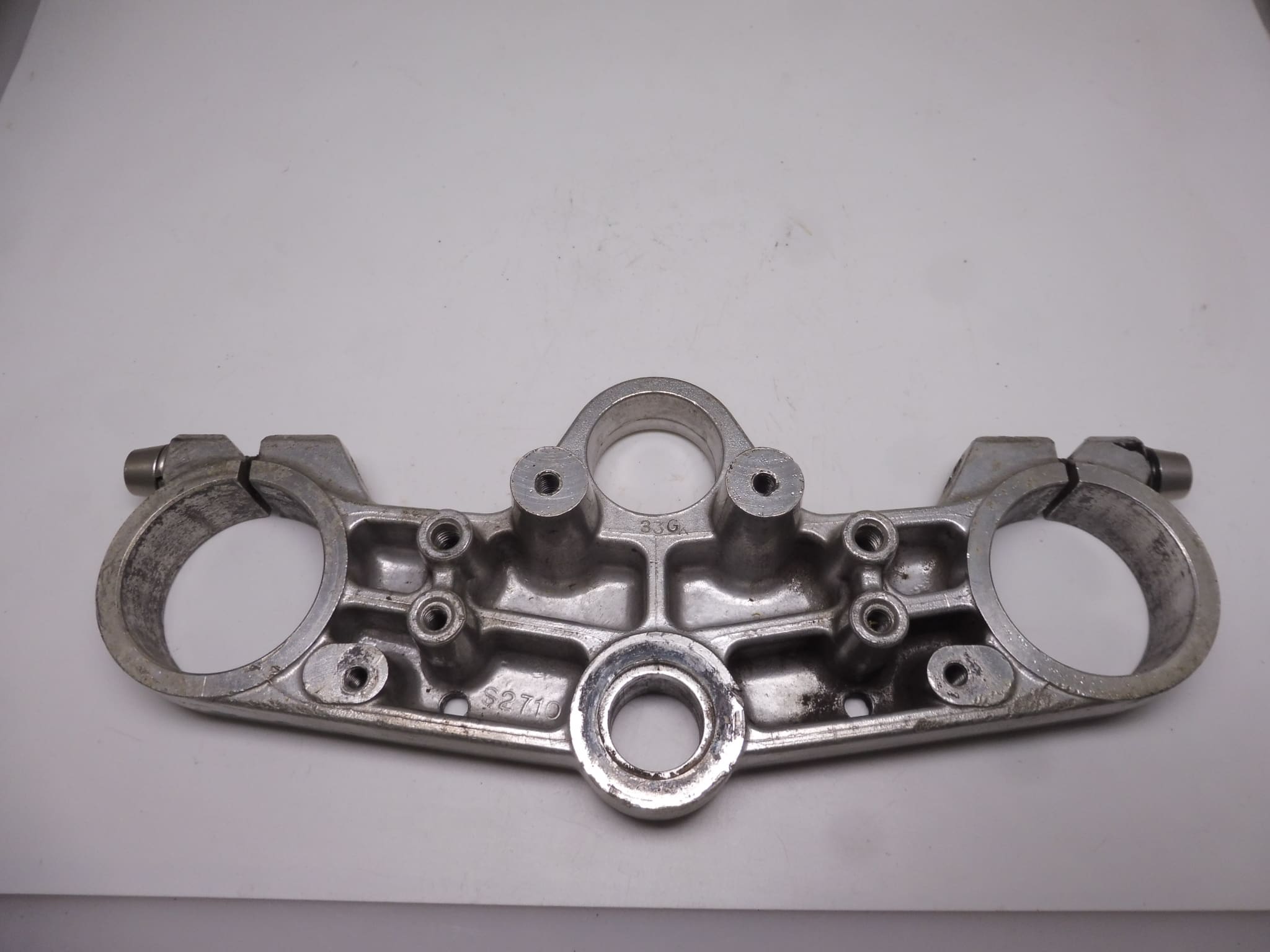 51311-17C00 Bracket upper Suzuki GSX R750 '88-'90 used with holes - Image 2