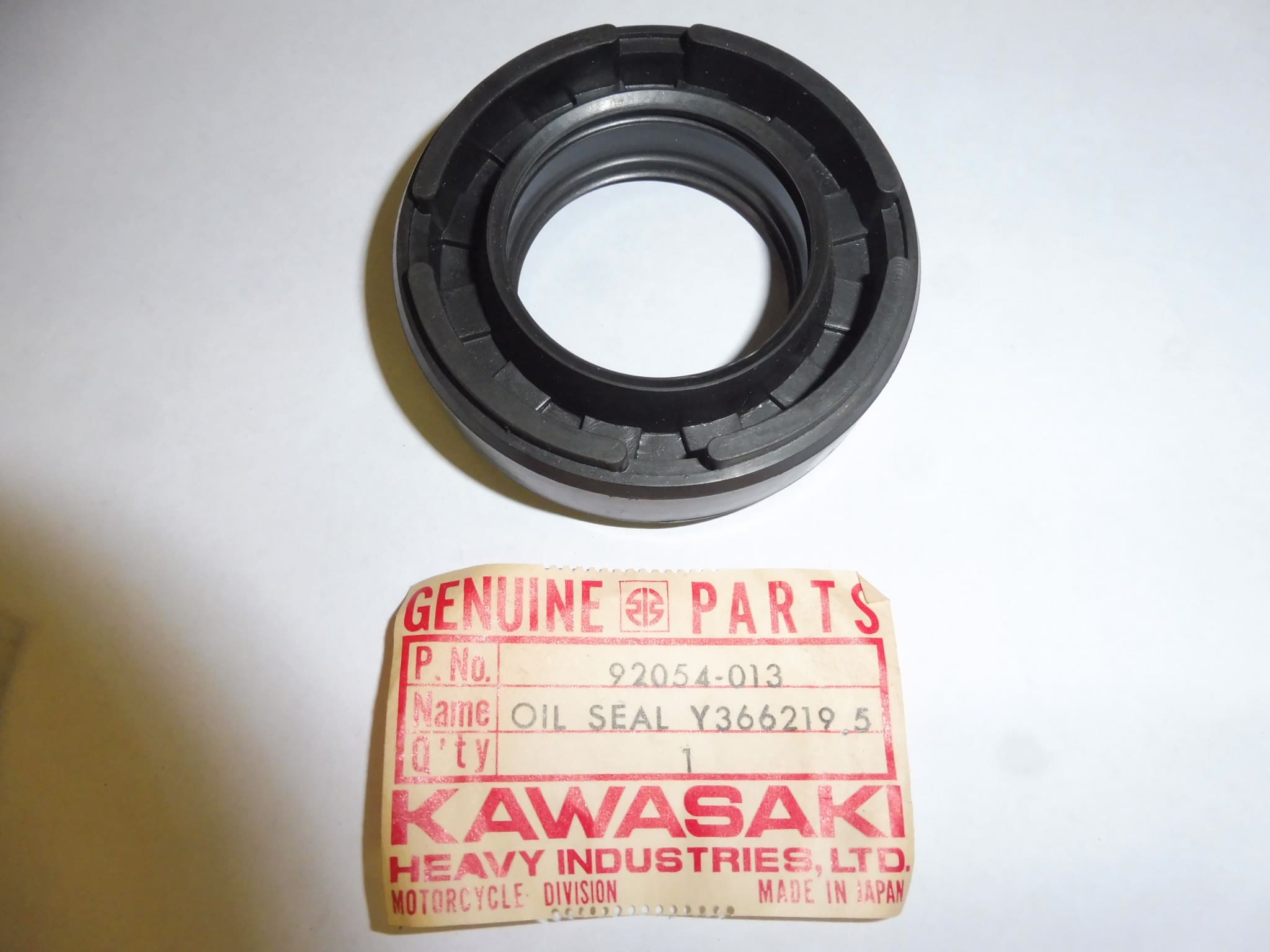 92054-013 Oil seal crankshaft Kawasaki H2 36x62x19,5 original new