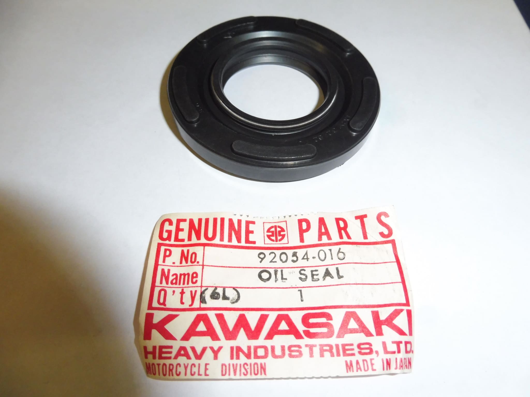 92054-016 Oil seal crankshaft Kawasaki S1,S2,S3 32x62x10 original new