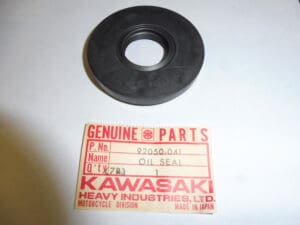 92050-041 Oil seal crankshaft Kawasaki S1/2/3,KH250/400 25x62x10 new