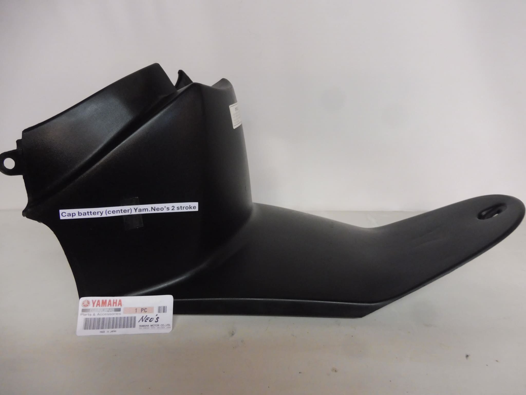 5AD-F17110-00 Cover center black Yamaha Neo's all models as new