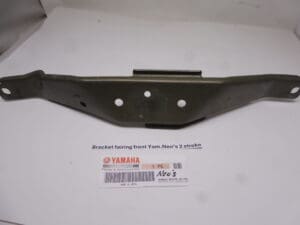 5AD-F1123K-00 Bracket frontcover Yamaha Neo's as new