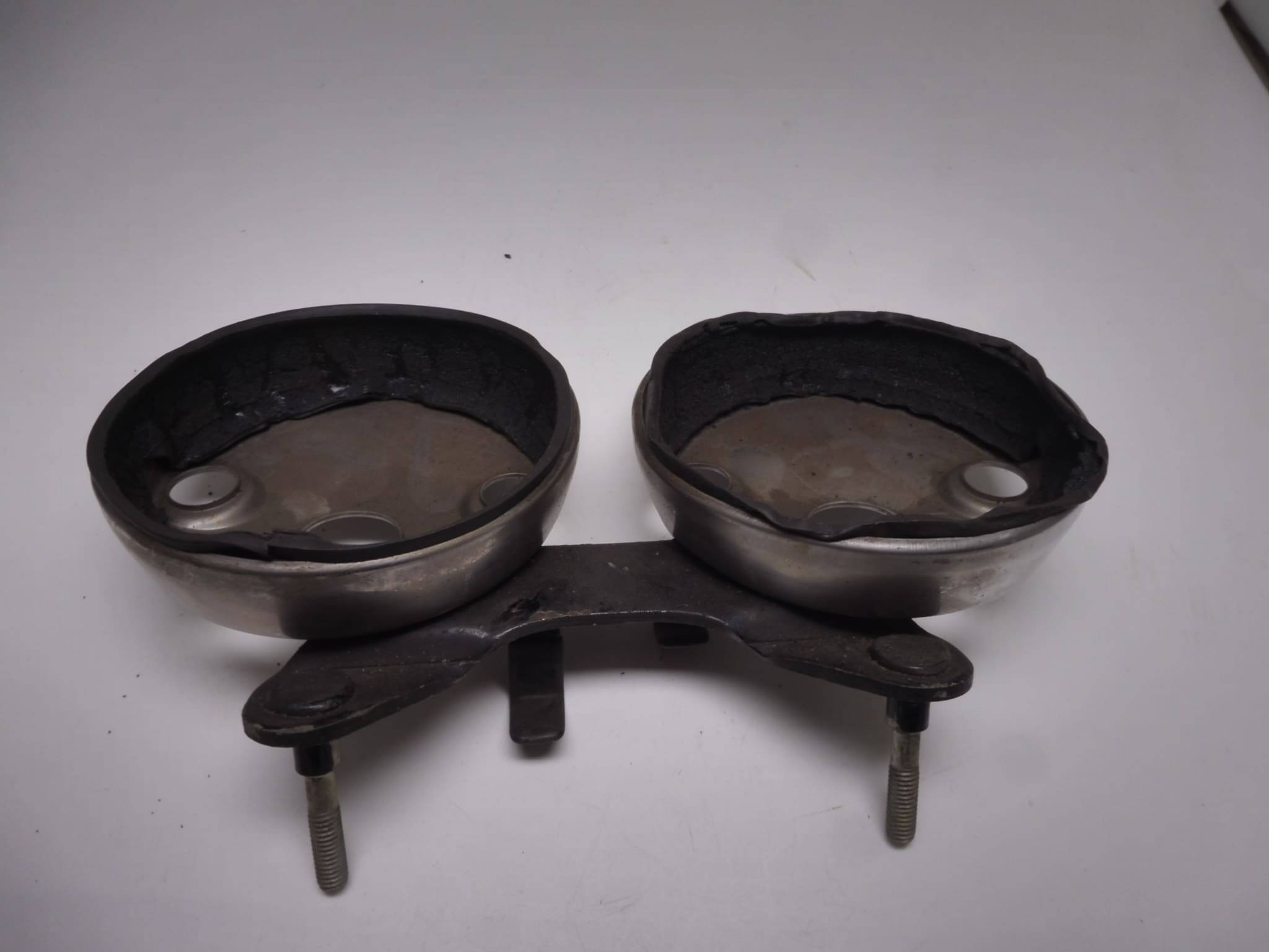 37211-370-000B Bracket meter Honda CB250/360G, CL360 incl. covers used - Image 2