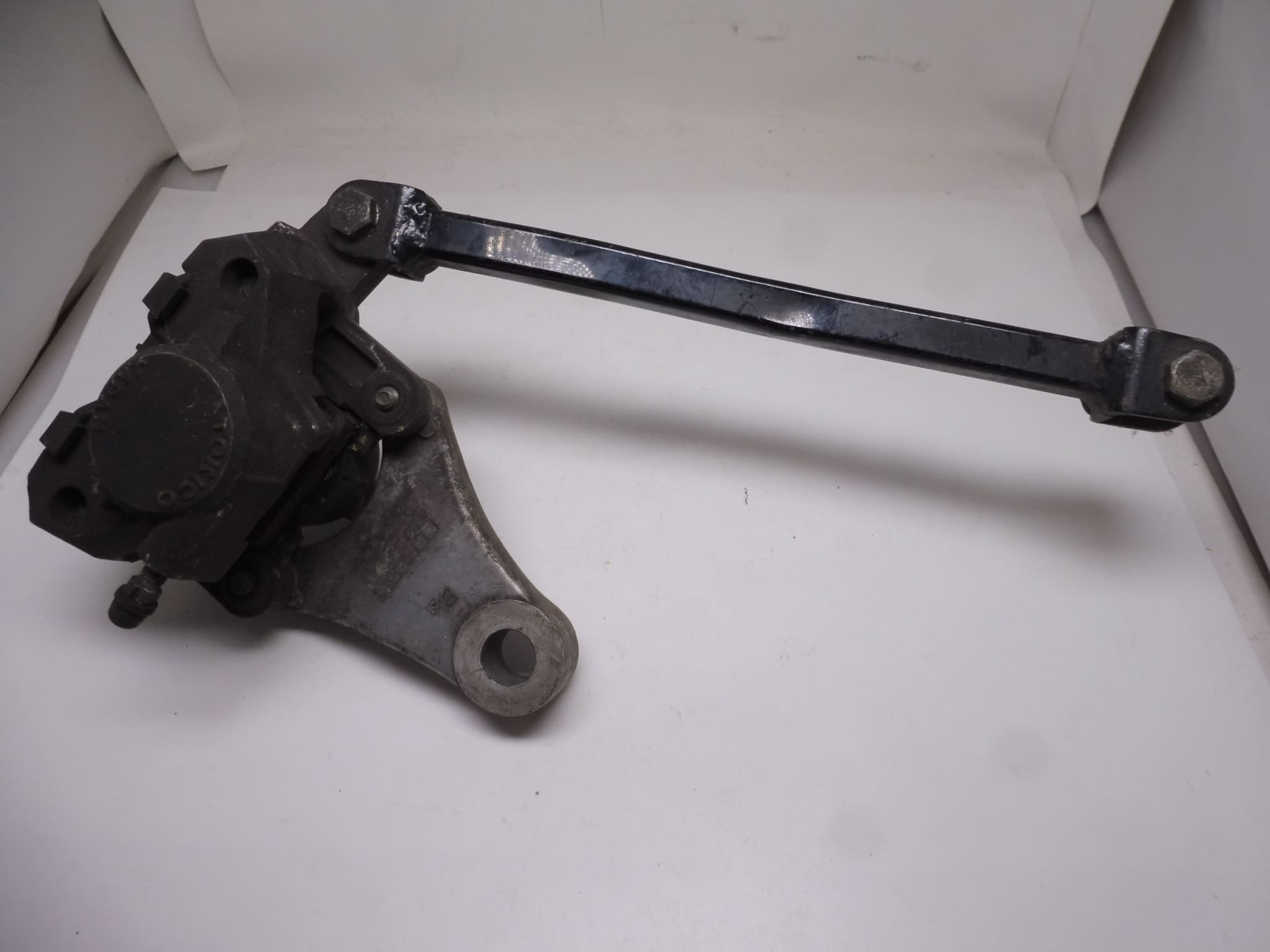 69100-05C90 Caliper assy rear brake incl. torque link Suzuki GSX600/750F used