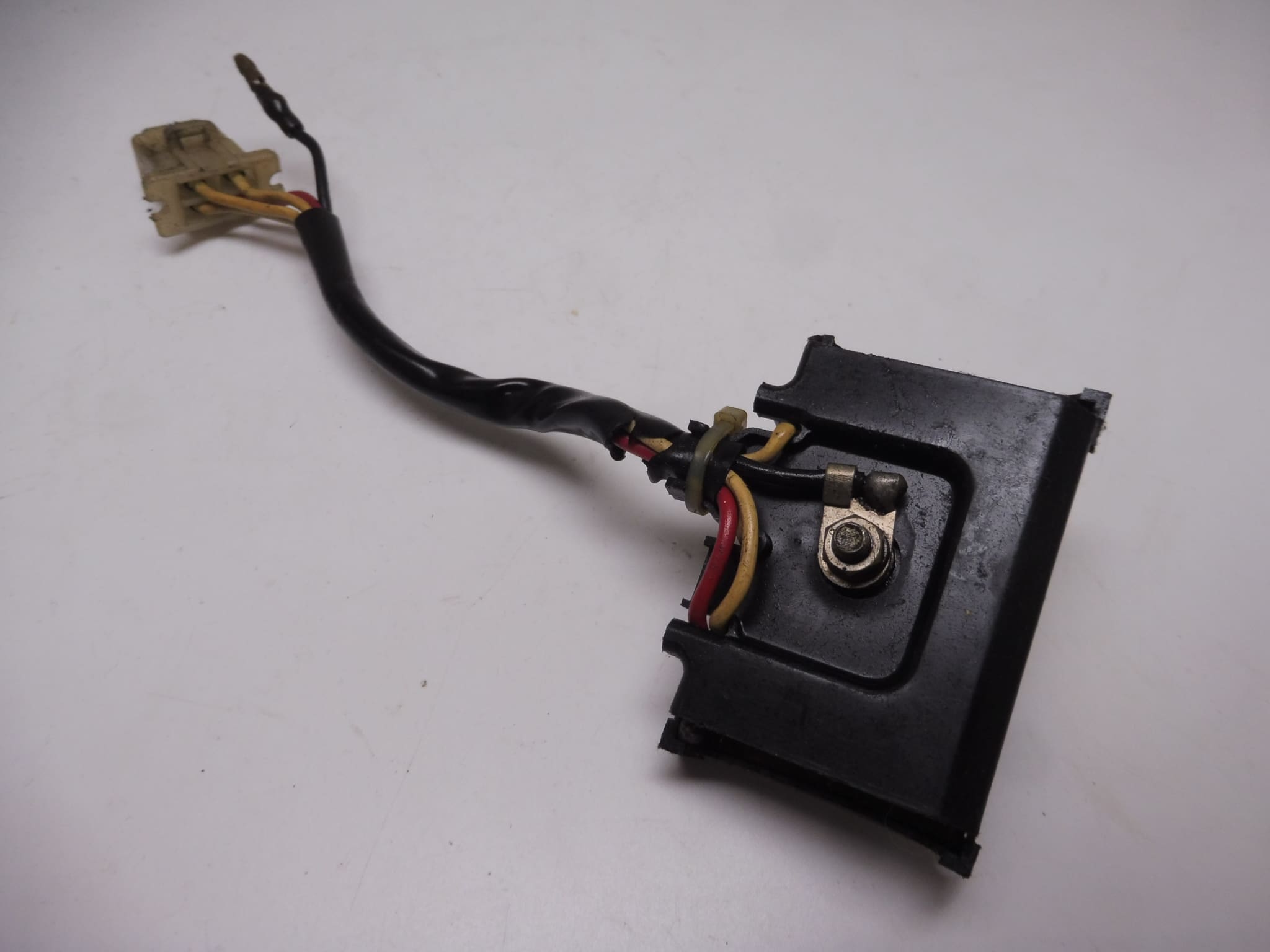 341-81970-11 Rectifier Yamaha TX750 original used - Image 2