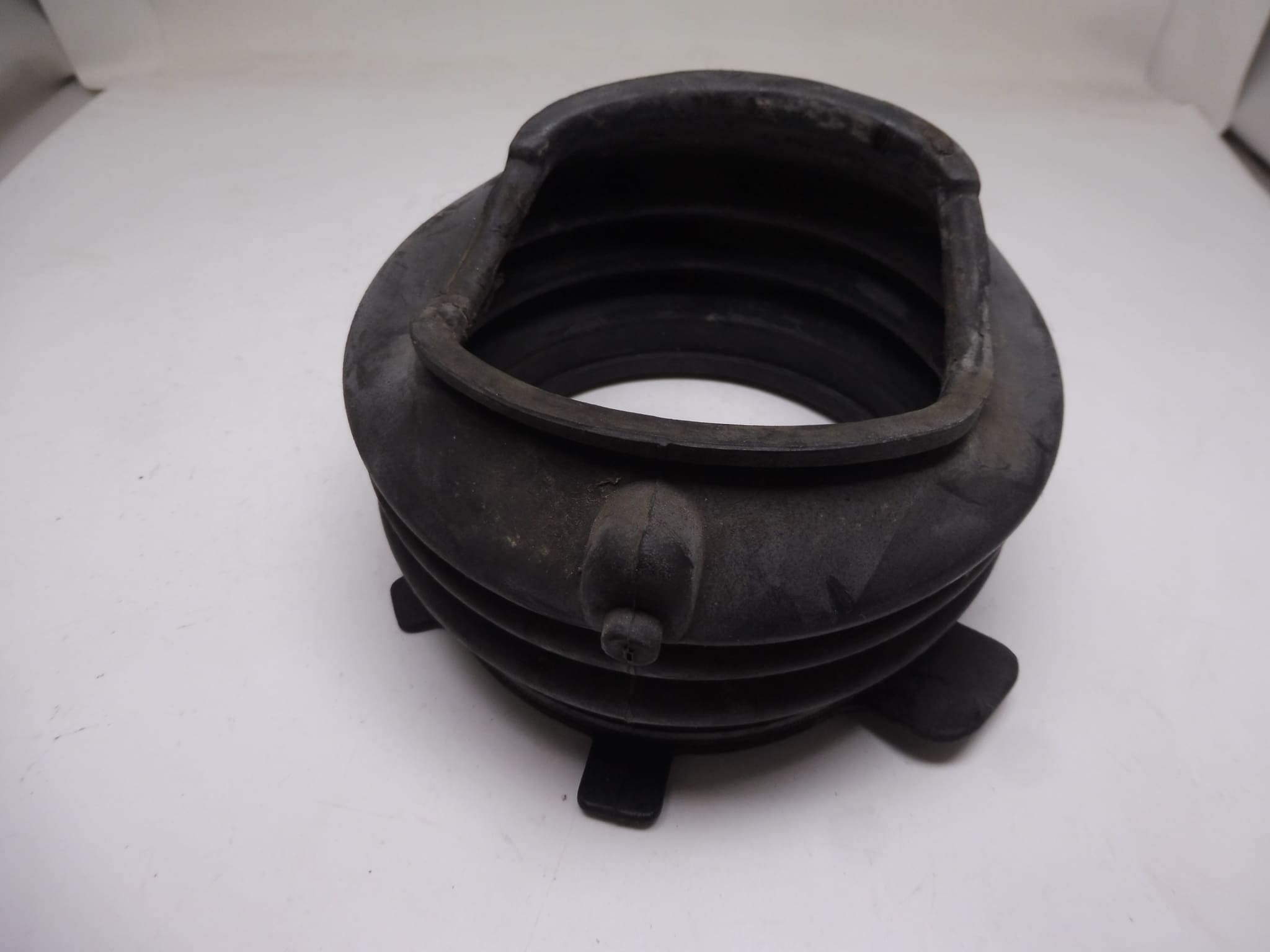 2H7-22189-00 Boot rubber Yamaha XS750/850/1100 used