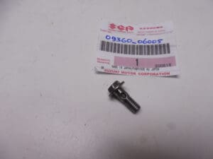 09360-06005 Bolt,banjo oilpomp Suzuki 2 stroke models see picture