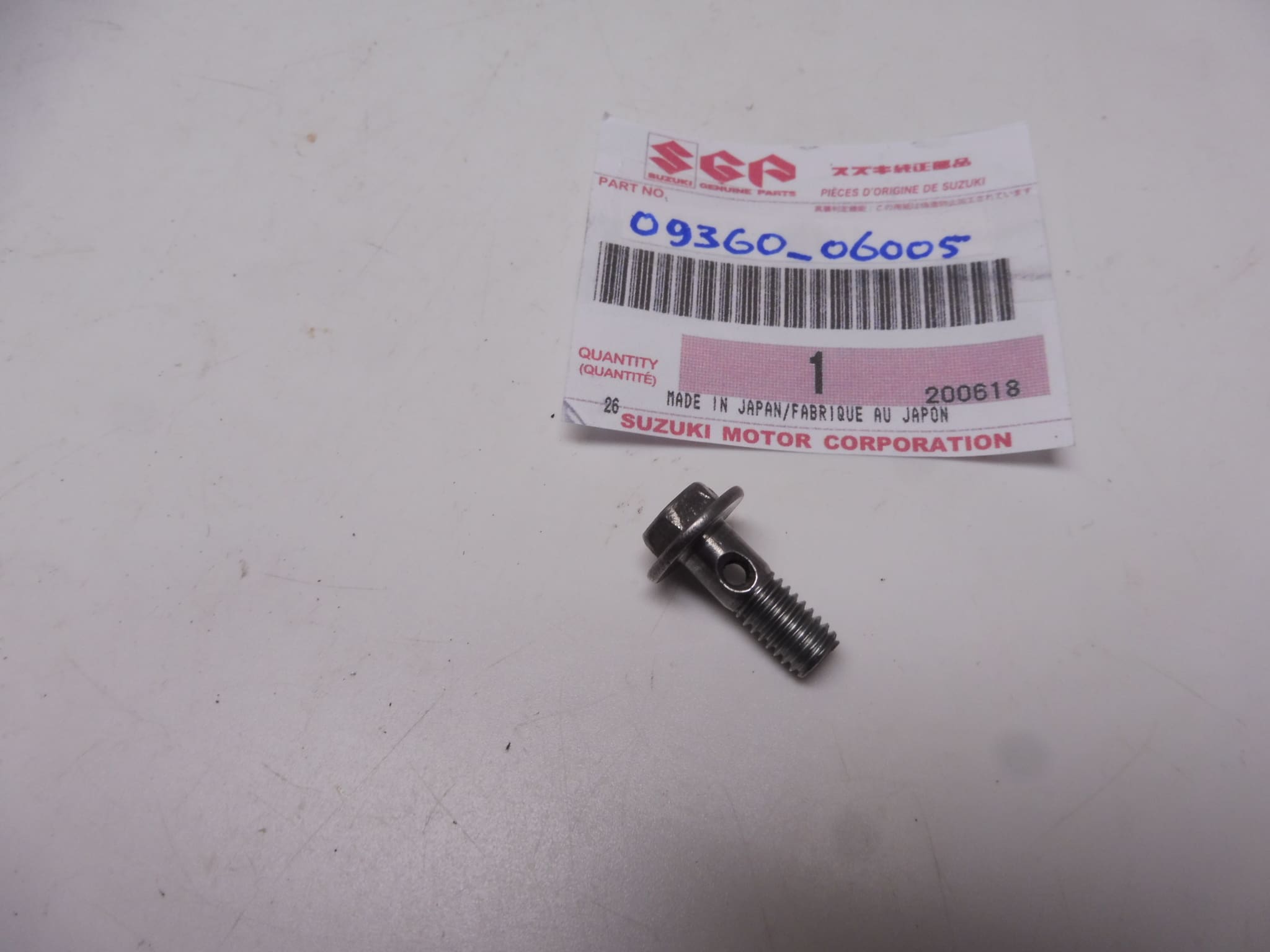 09360-06005 Bolt,banjo oilpomp Suzuki 2 stroke models see picture
