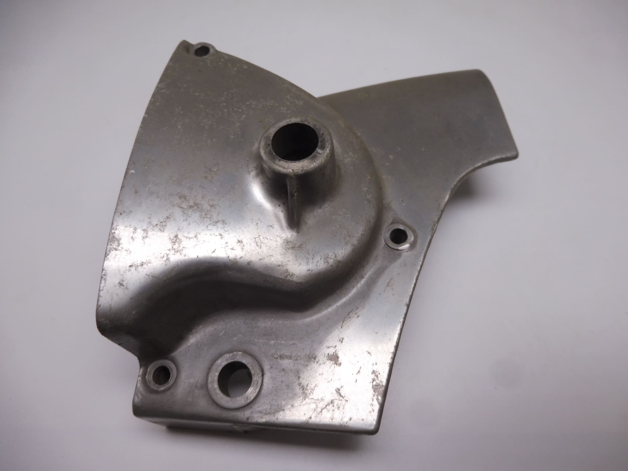 11361-18600 Cover engine sprocket Suzuki T250/350, GT250 used
