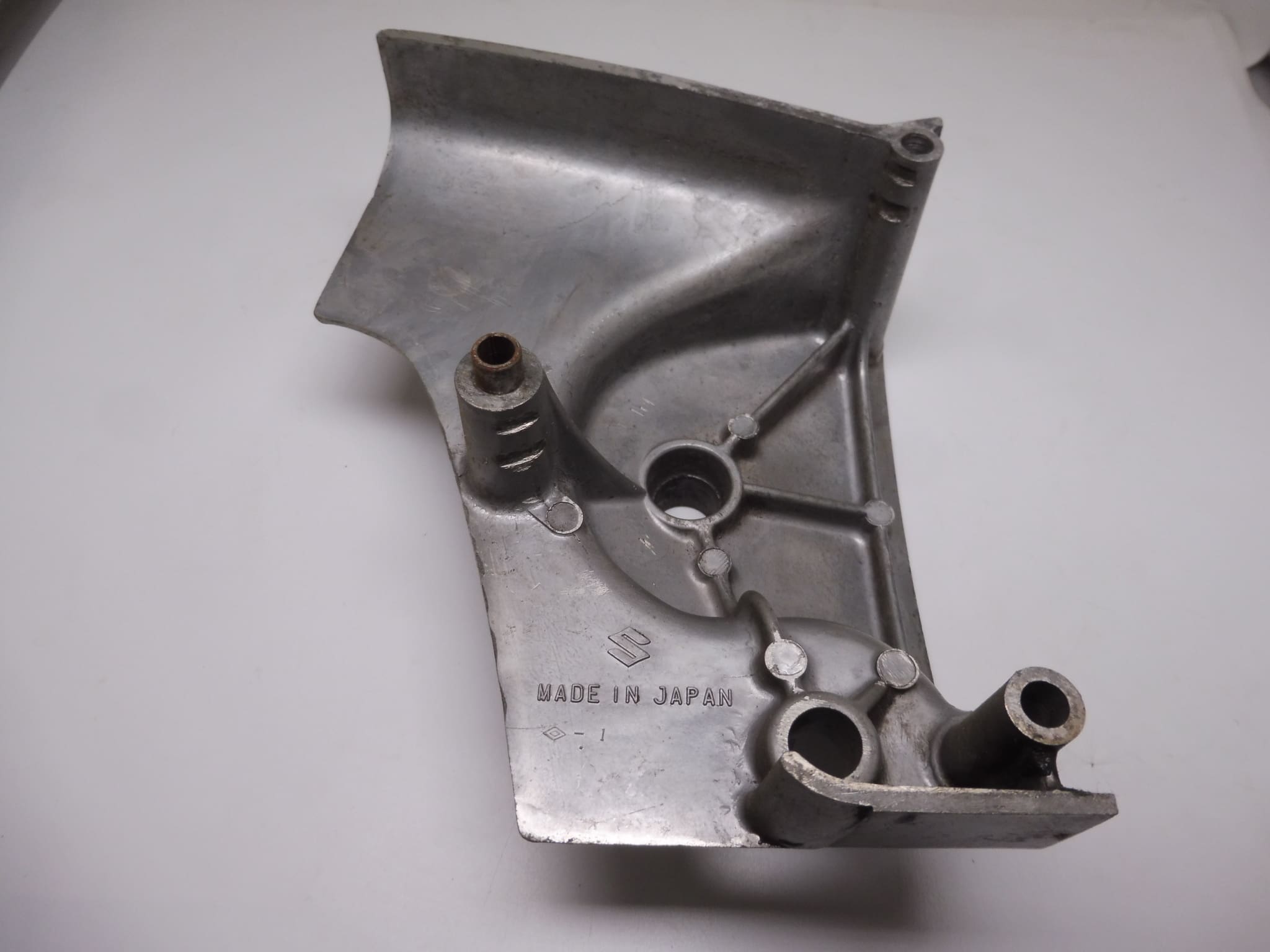 11361-18600 Cover engine sprocket Suzuki T250/350, GT250 used - Image 2