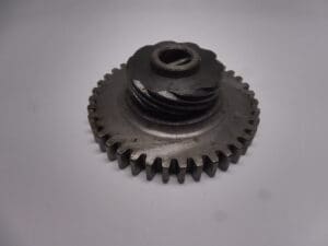 26240-11000 Kickstarter pinion Suzuki T20 '65-'69, TC250 used