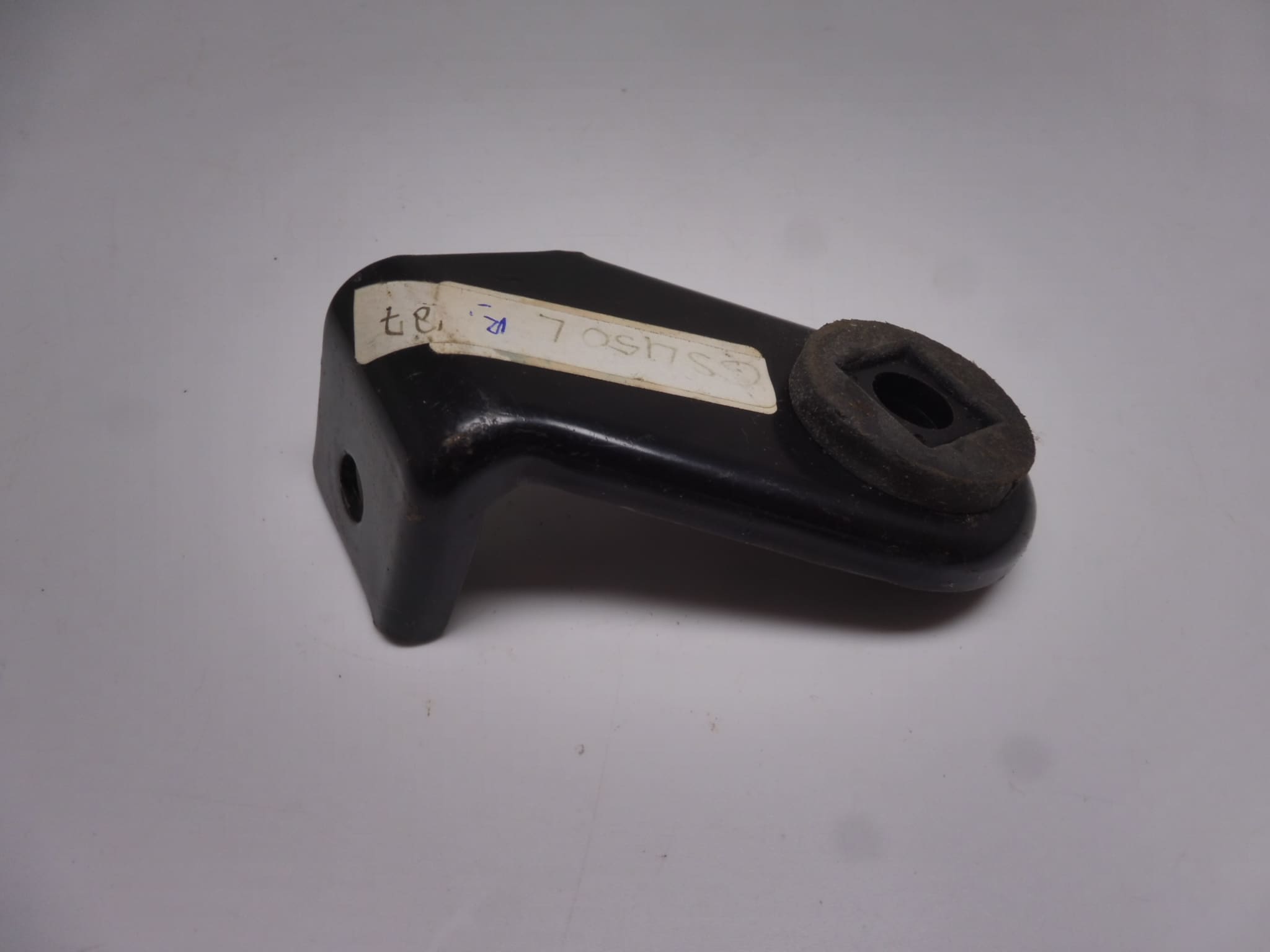 35621-11900 Stay R. turn signal rear Suzuki GS300/450L used