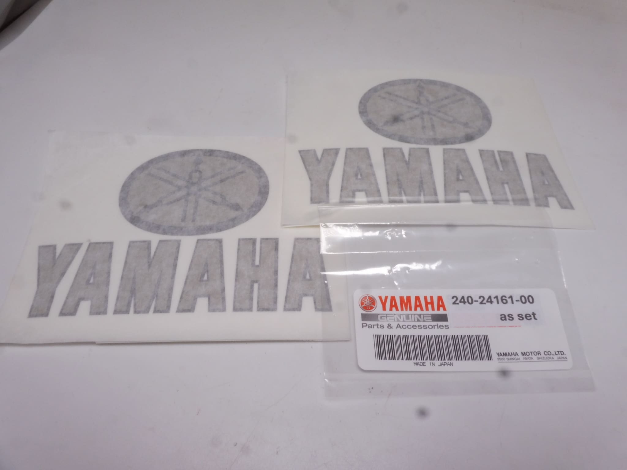240-24161-00 Emblem assy fueltank Yam TD/TR2-3 and Tz's till '77