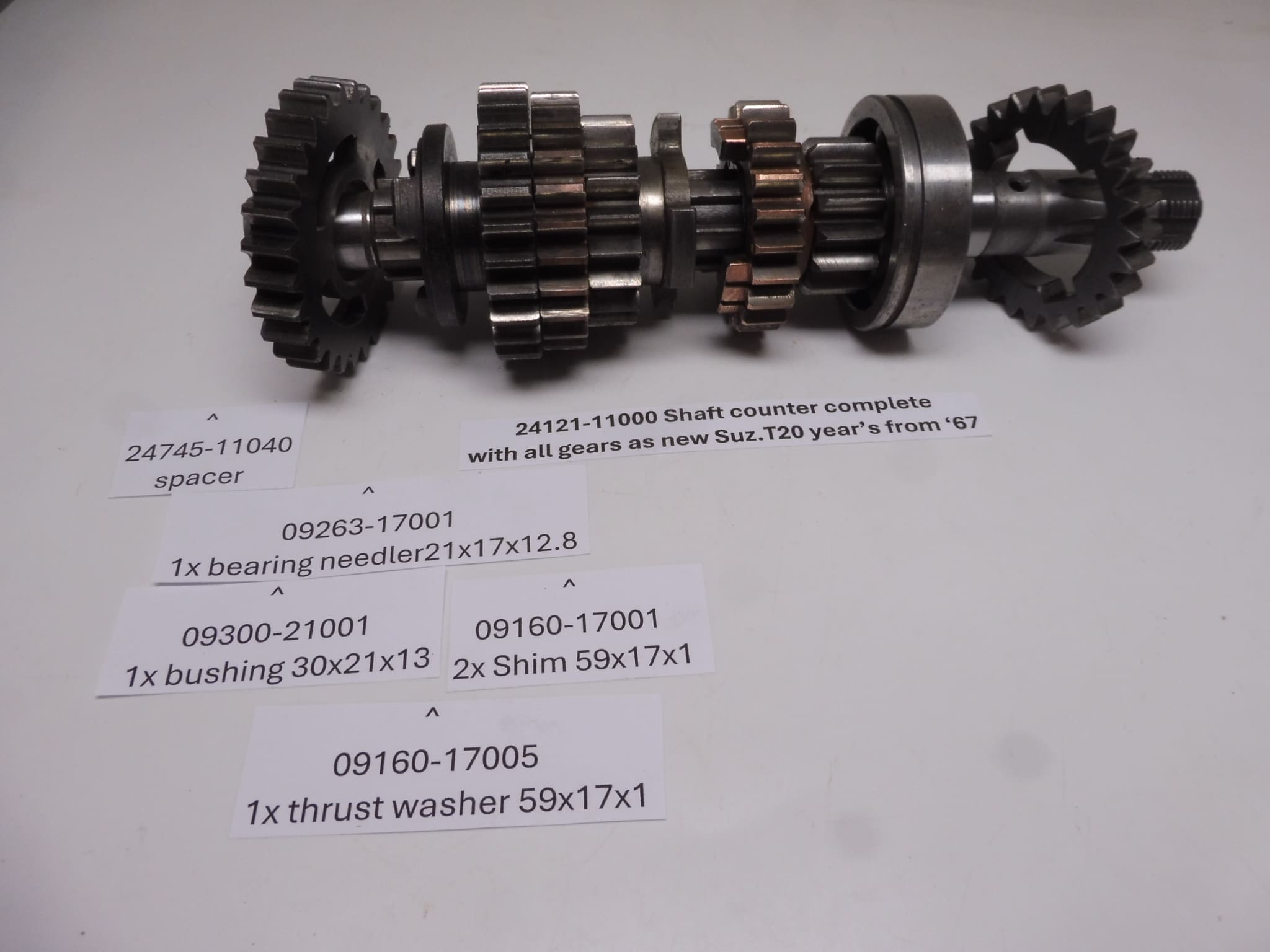 24121-11000 Counter shaft complete Suzuki T20/TC250 used as new