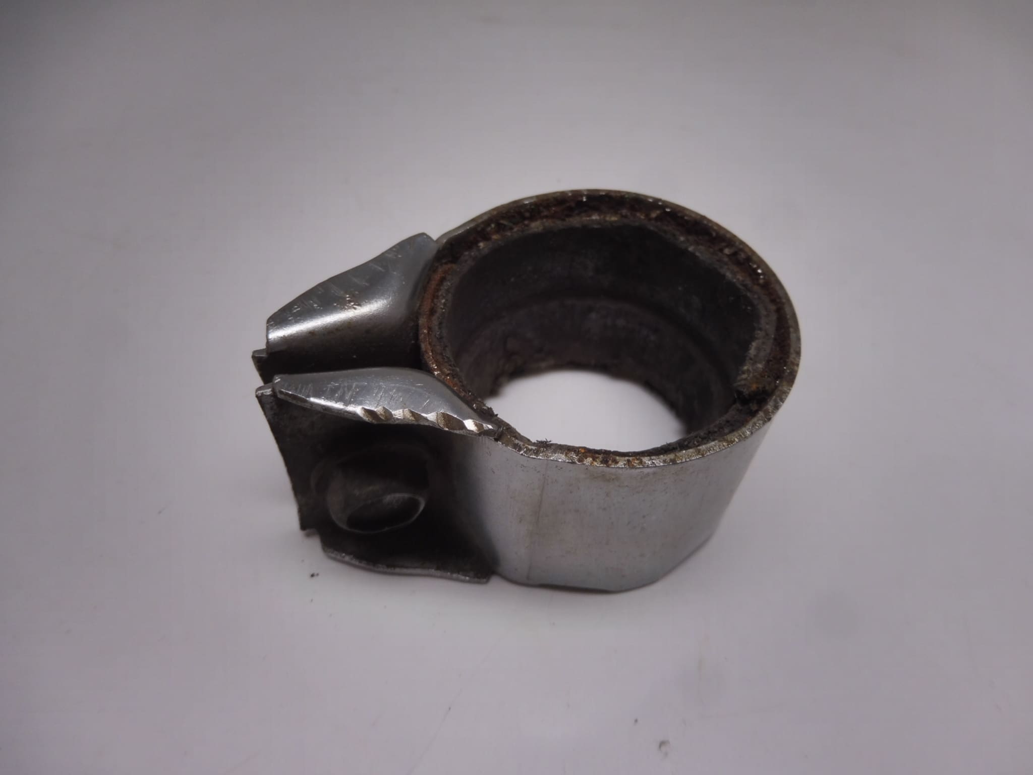 09402-41701 Clamp exhaust Suzuki GS750/850 used - Image 2