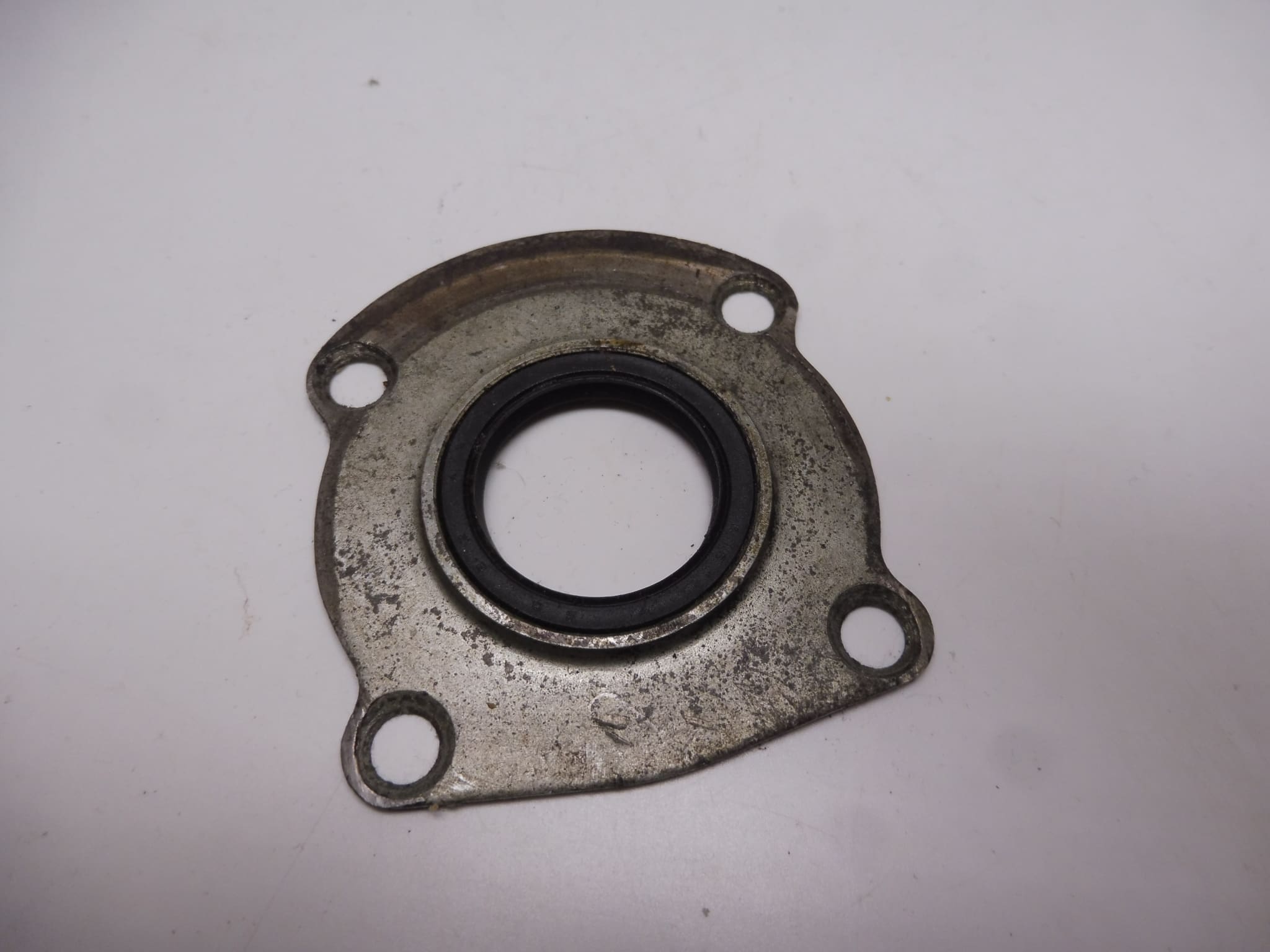 24751-31000 Plate driveshaft oil Suzuki GT750 used