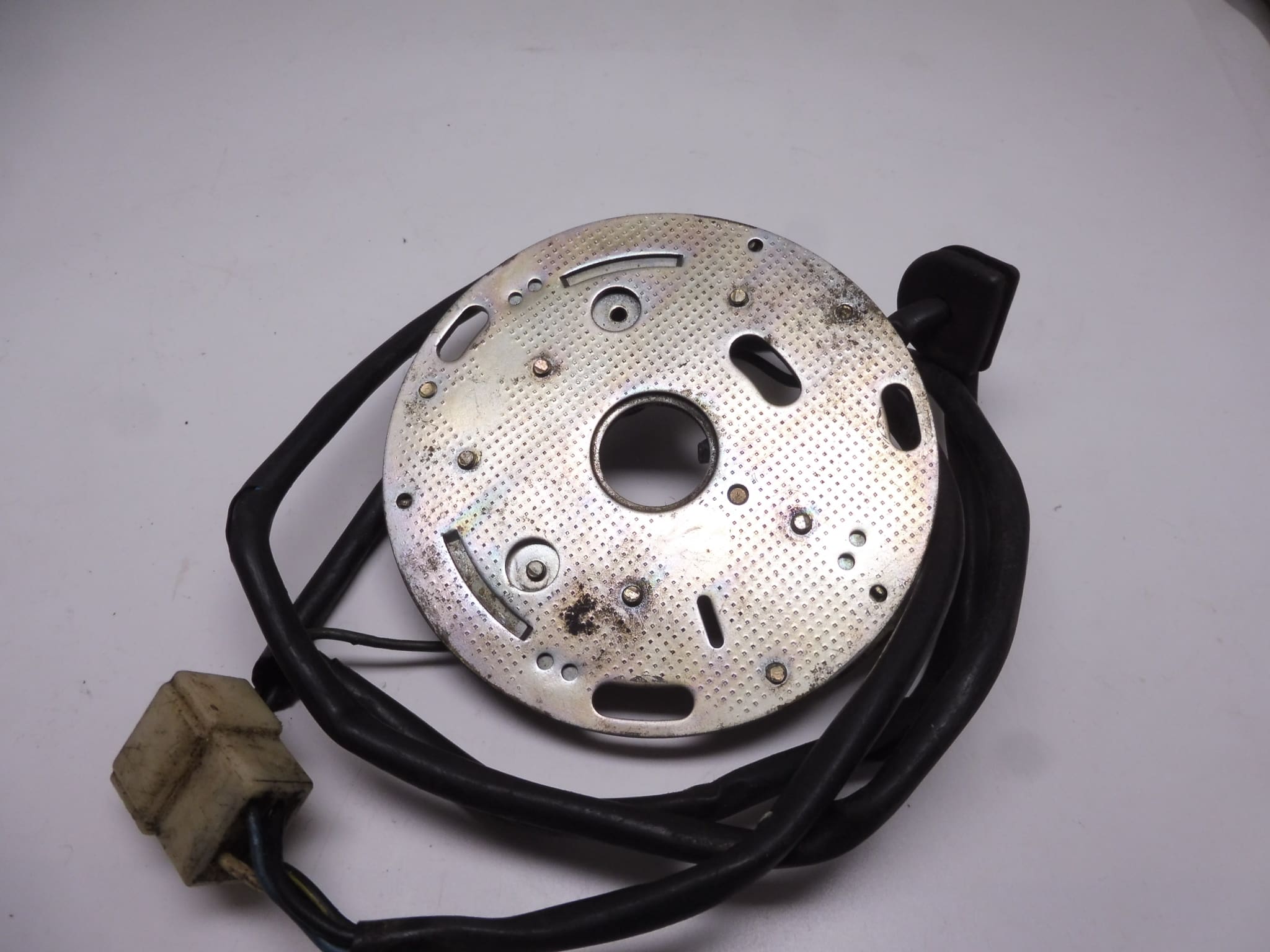 33100-31210 Breaker assy contact plate Suzuki GT750 L/M/A/B used - Image 2