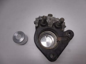 Alternative view of 59100-33111 Caliper brake R. half Suzuki GT250/380/500/550/750 used