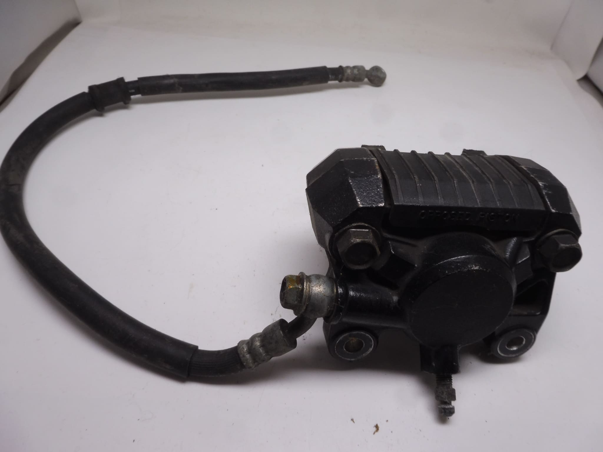 69100-17E00 Rear brake caliper with brake hose Suzuki GSX-R600/750W used