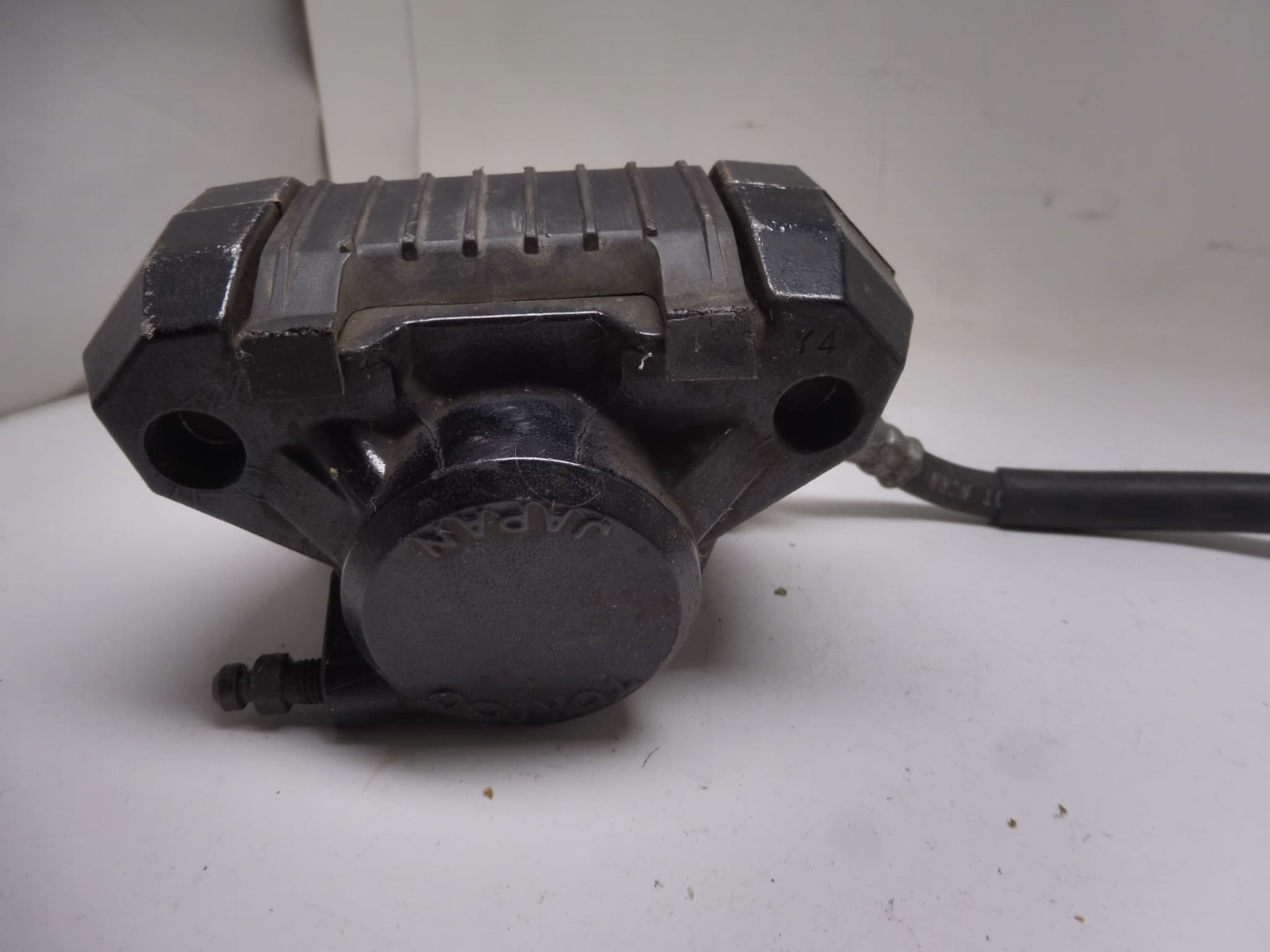 69100-17E00 Rear brake caliper with brake hose Suzuki GSX-R600/750W used - Image 2