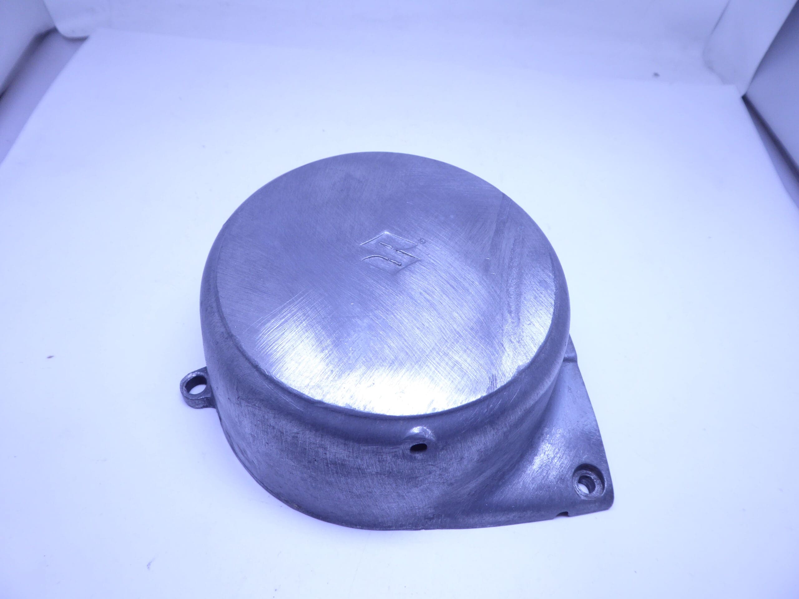 11351-15600 Cover magneto Suzuki T500 used good condition
